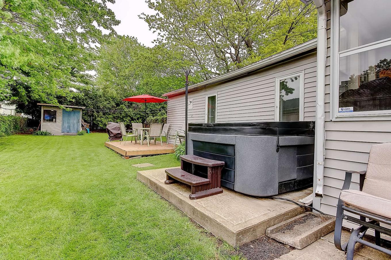 Spa - 62 Rue De Salaberry, Saint-Jean-Sur-Richelieu, QC - Outdoor With Exterior