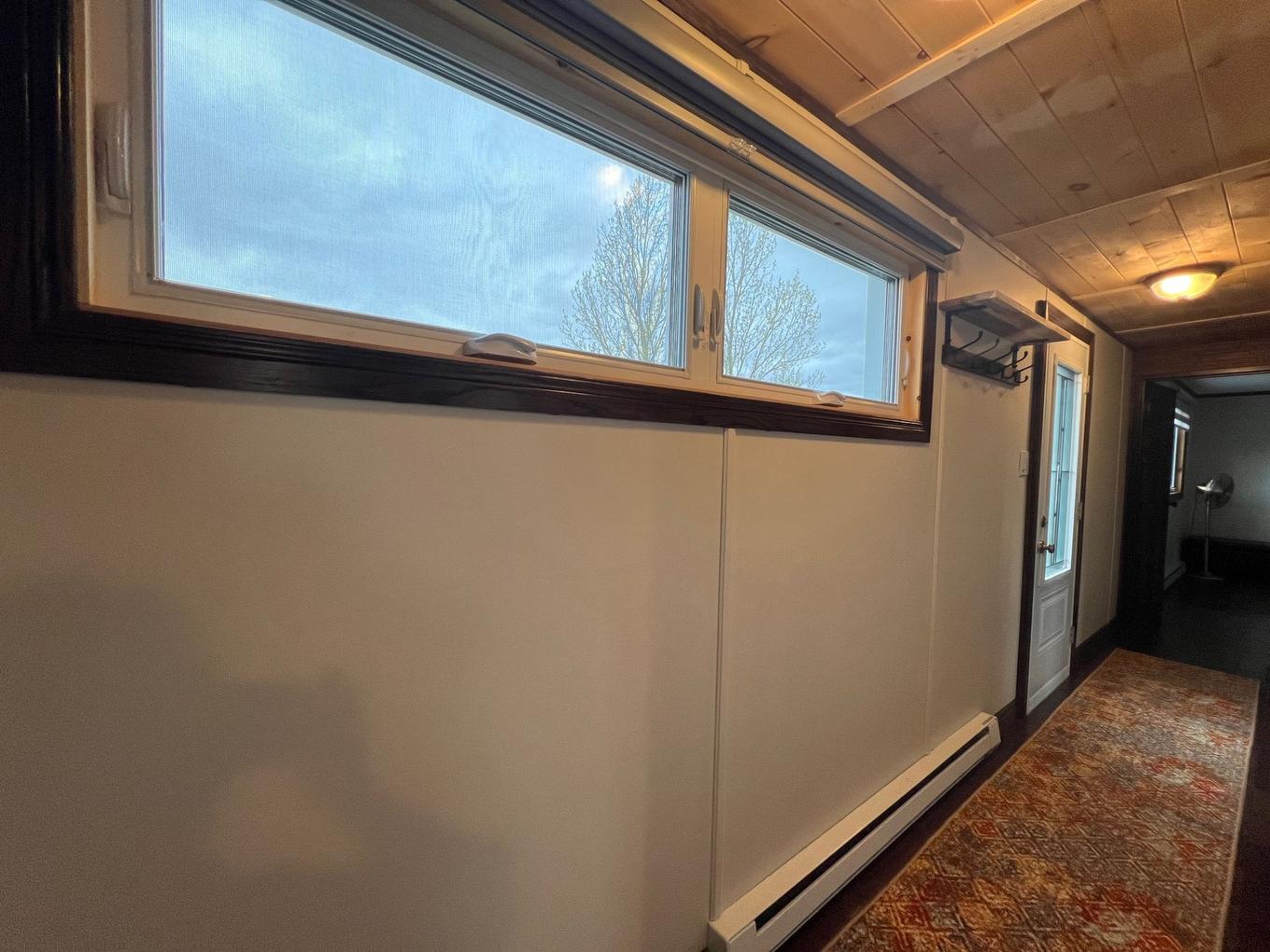 Corridor - 17 Rue Dollard, Ville-Marie, QC - Indoor Photo Showing Other Room