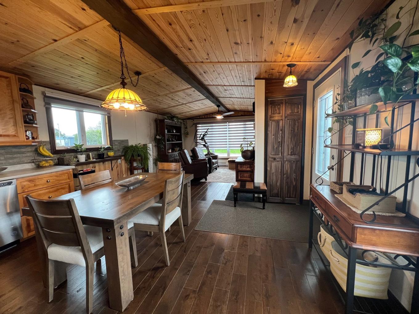 Cuisine - 17 Rue Dollard, Ville-Marie, QC - Indoor Photo Showing Dining Room