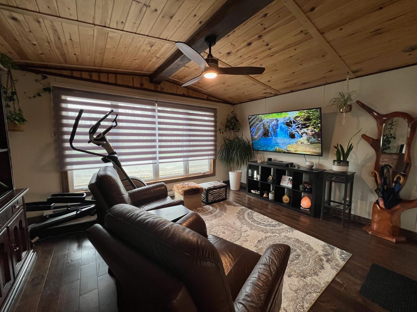 Salon - 17 Rue Dollard, Ville-Marie, QC - Indoor Photo Showing Other Room