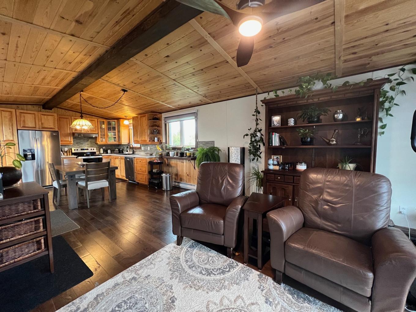 Salon - 17 Rue Dollard, Ville-Marie, QC - Indoor Photo Showing Living Room