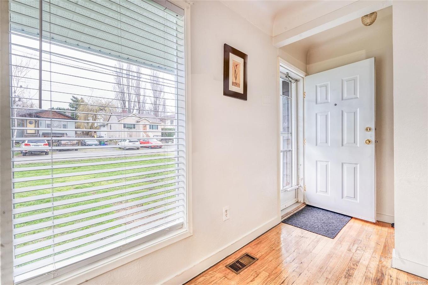 3054 Donald St, Saanich, BC