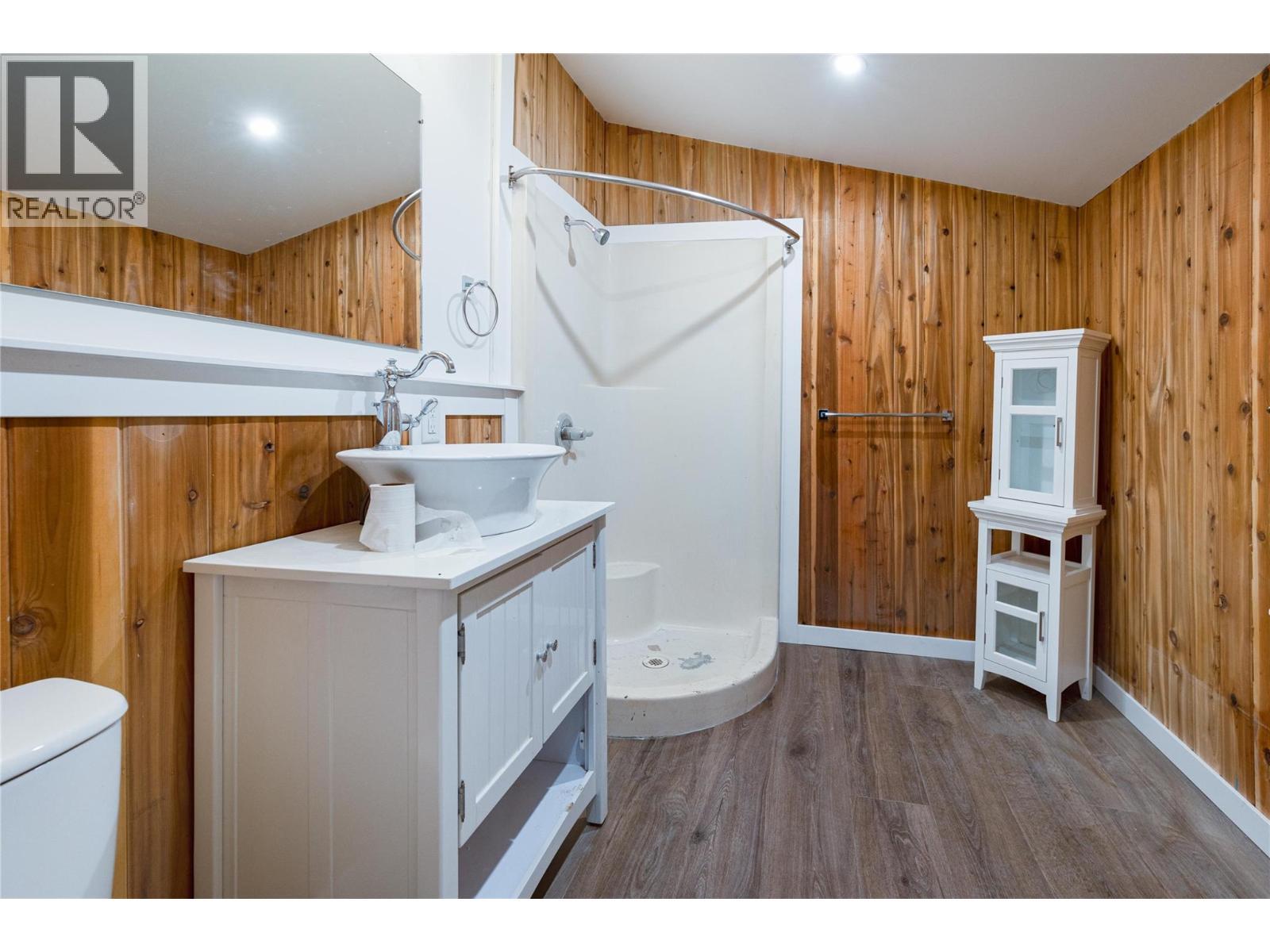 4251 Mikkelson Frontage Road, Tappen, BC - Indoor