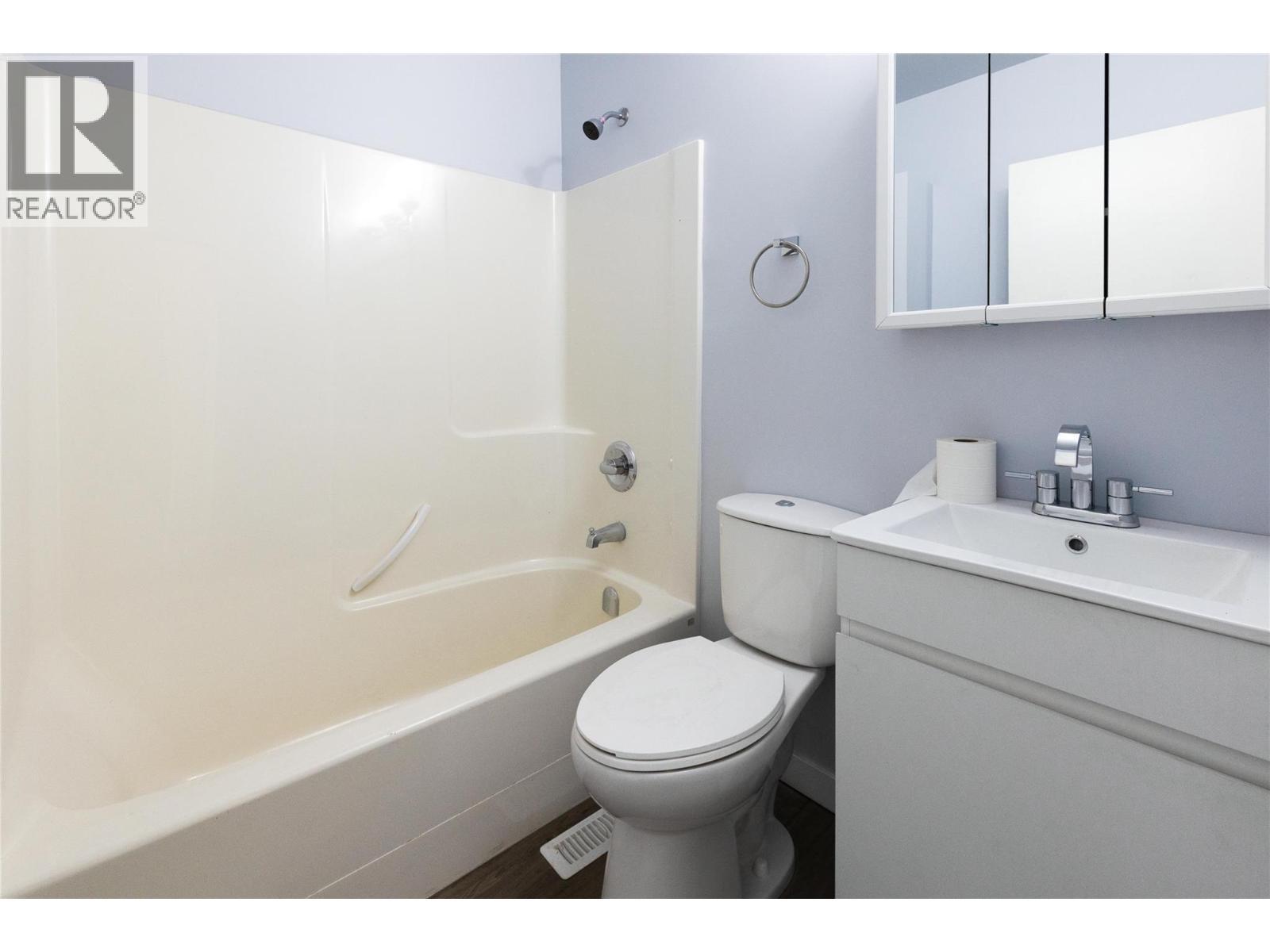 4251 Mikkelson Frontage Road, Tappen, BC - Indoor Photo Showing Bathroom