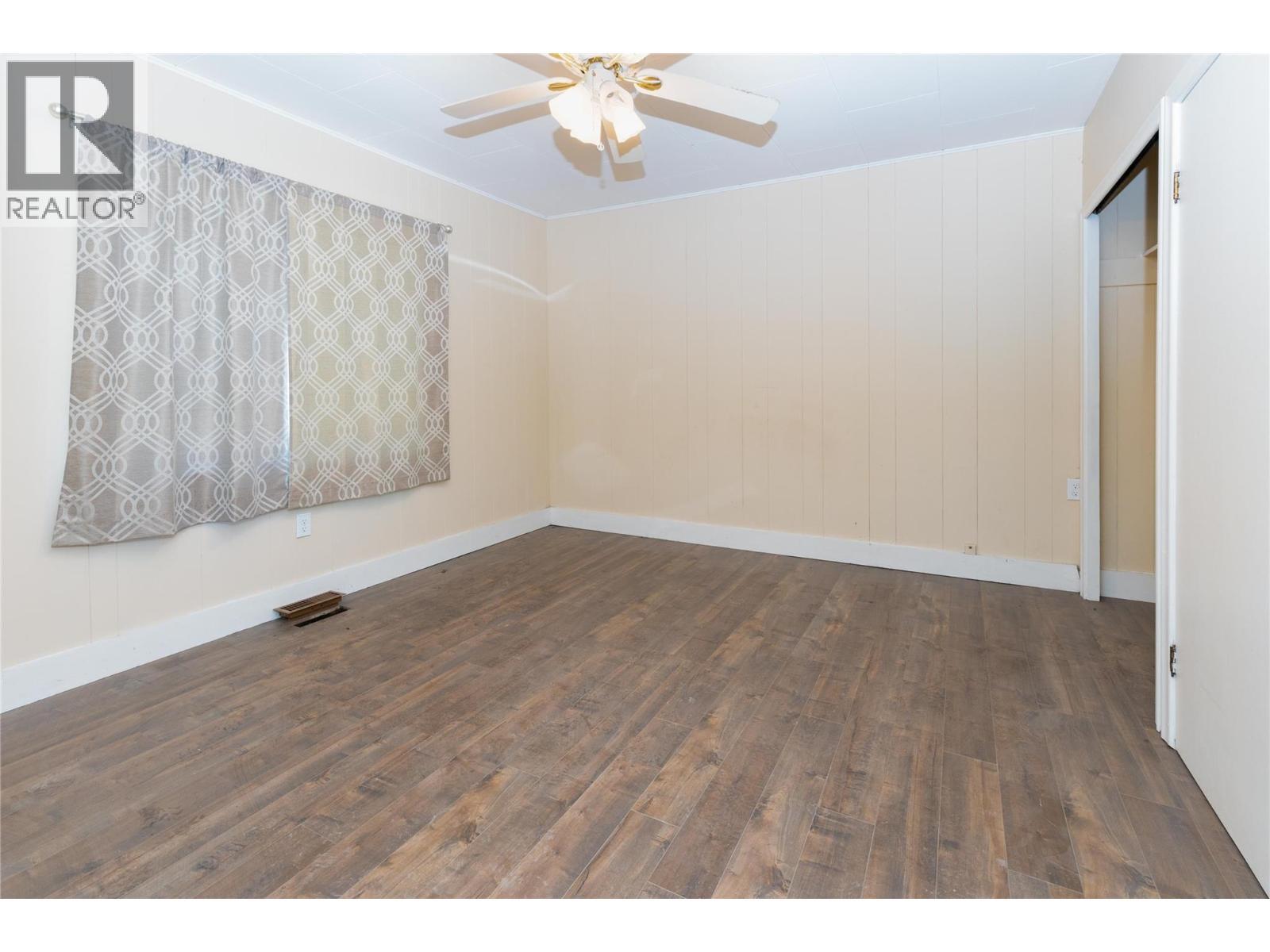 4251 Mikkelson Frontage Road, Tappen, BC - Indoor Photo Showing Other Room