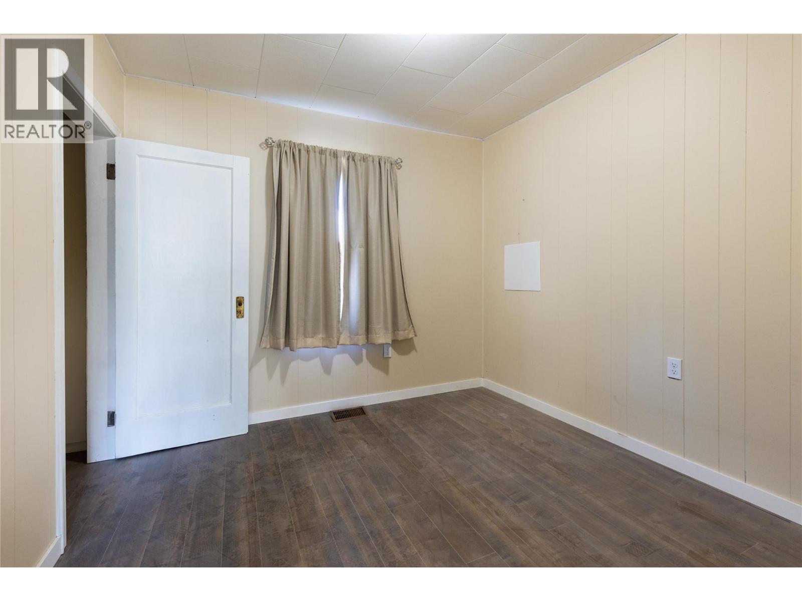 4251 Mikkelson Frontage Road, Tappen, BC - Indoor Photo Showing Other Room