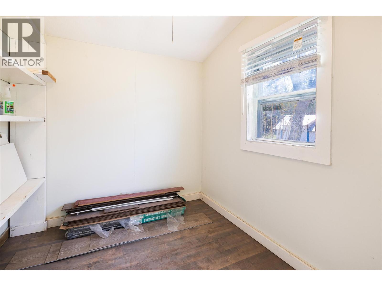 4251 Mikkelson Frontage Road, Tappen, BC - Indoor Photo Showing Other Room