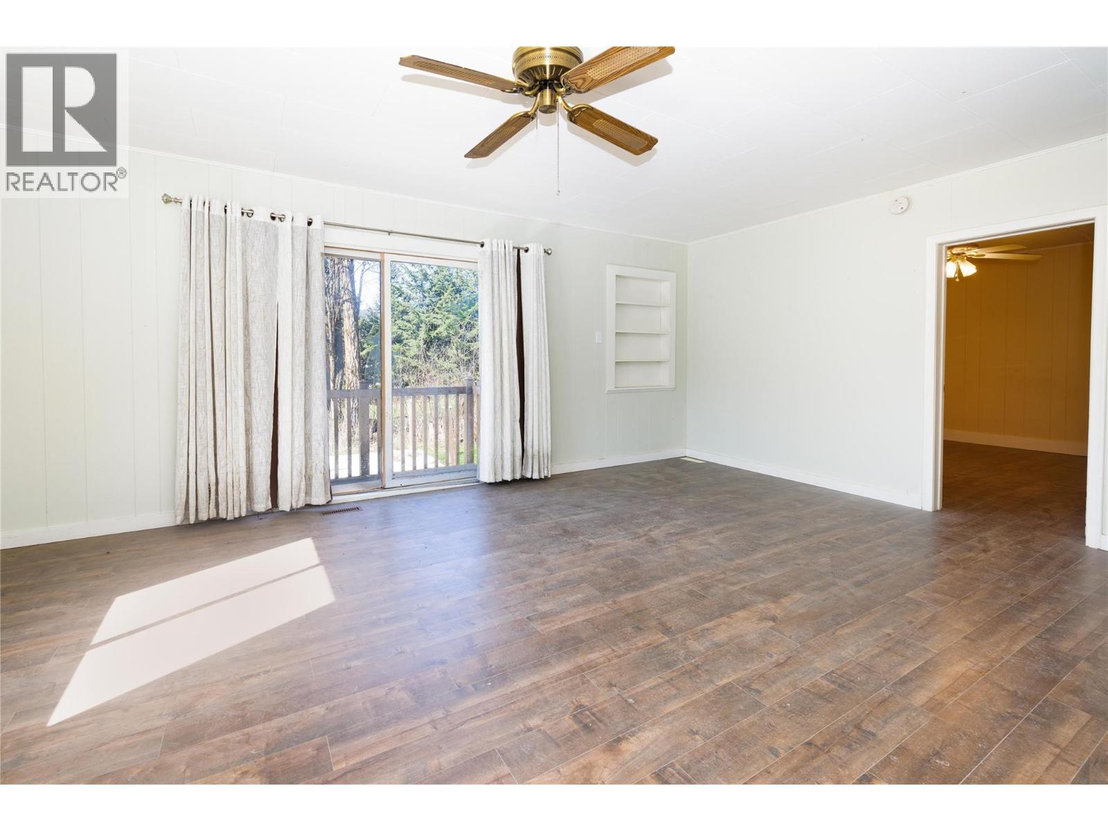 4251 Mikkelson Frontage Road, Tappen, BC - Indoor Photo Showing Other Room