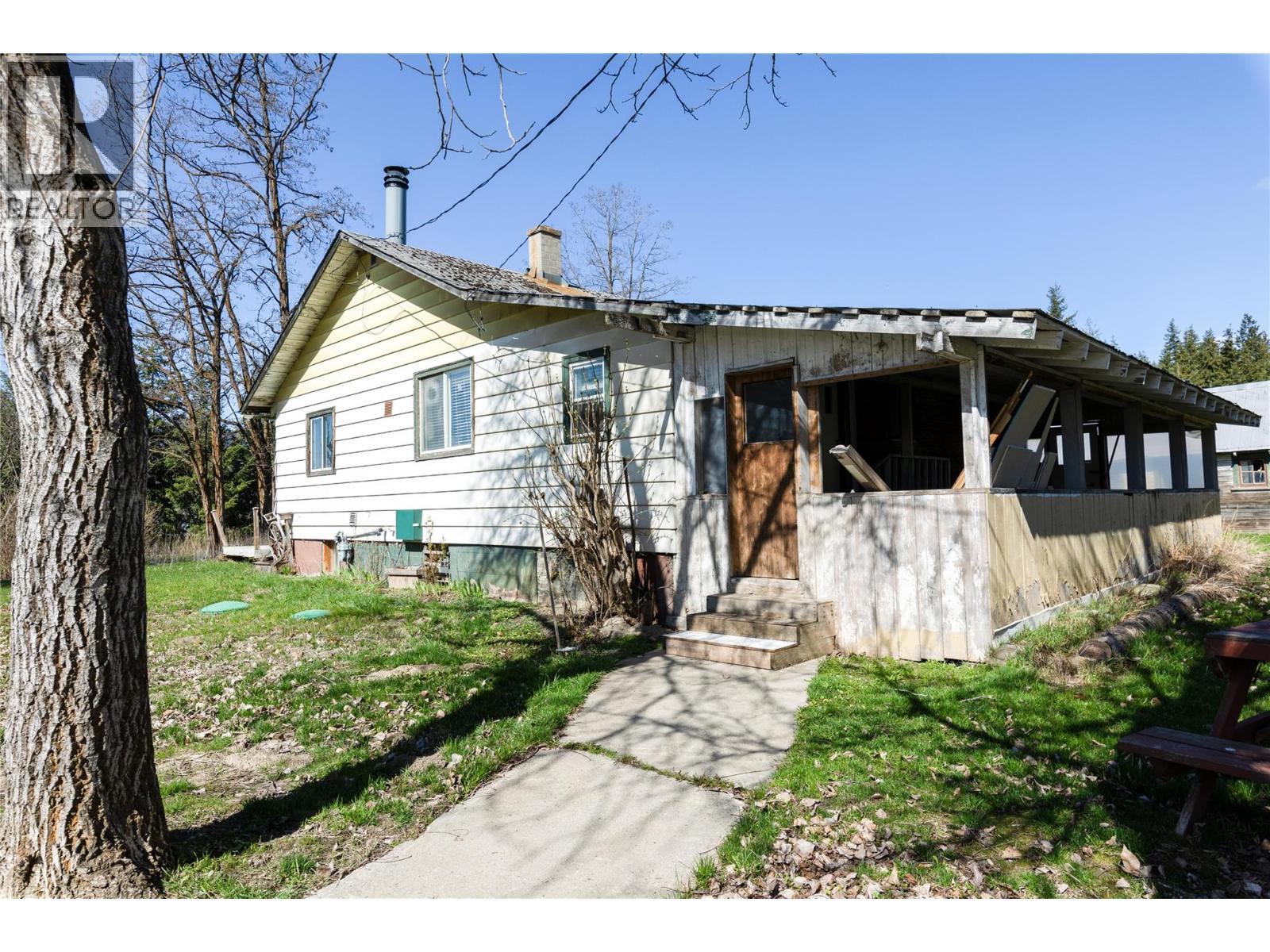 4251 Mikkelson Frontage Road, Tappen, BC - Outdoor