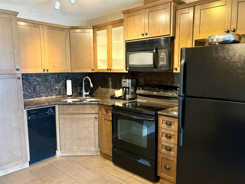 433D-1200 Rancher Creek Road, Osoyoos, BC - Indoor Photo Showing Kitchen