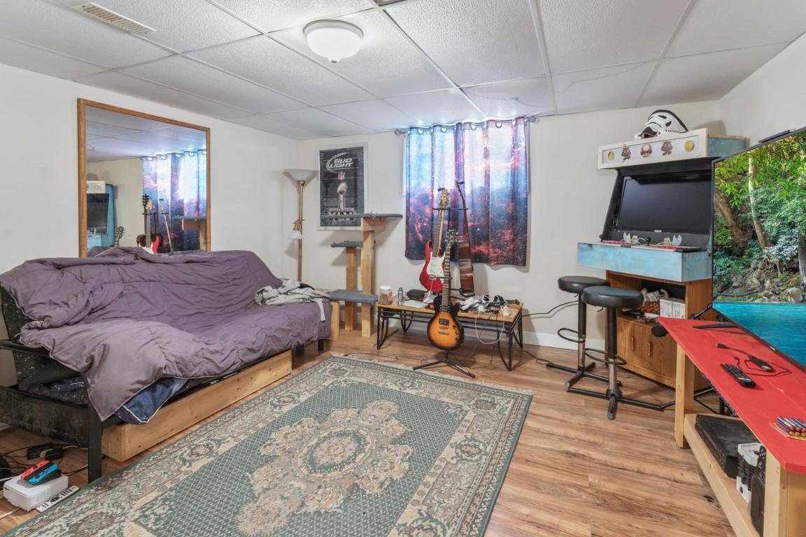 1047 Westview Road, Wynndel, BC - Indoor Photo Showing Bedroom