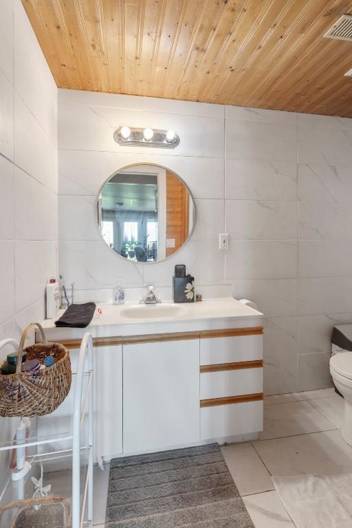 1047 Westview Road, Wynndel, BC - Indoor Photo Showing Bathroom