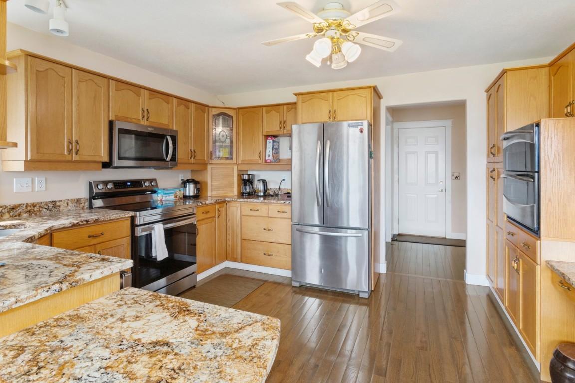 1047 Westview Road, Wynndel, BC - Indoor Photo Showing Kitchen With Stainless Steel Kitchen