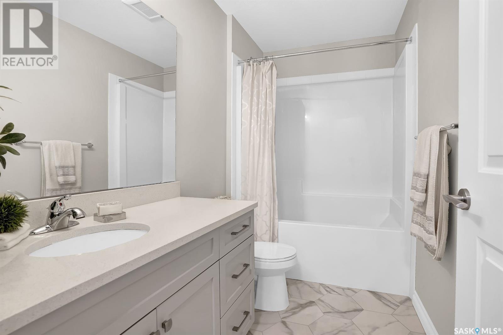 402 4594 Harbour Landing Drive, Regina, SK - Indoor Photo Showing Bathroom