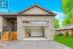 Garage - 16 x 8 ft insulated garage dr + transom -