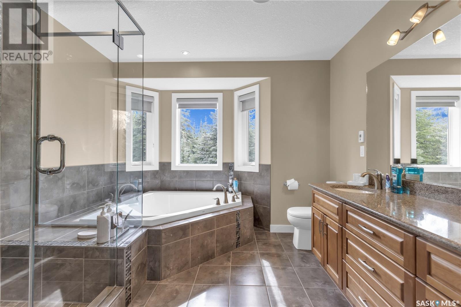 Estates Drive, Elk Ridge, SK - Indoor Photo Showing Bathroom