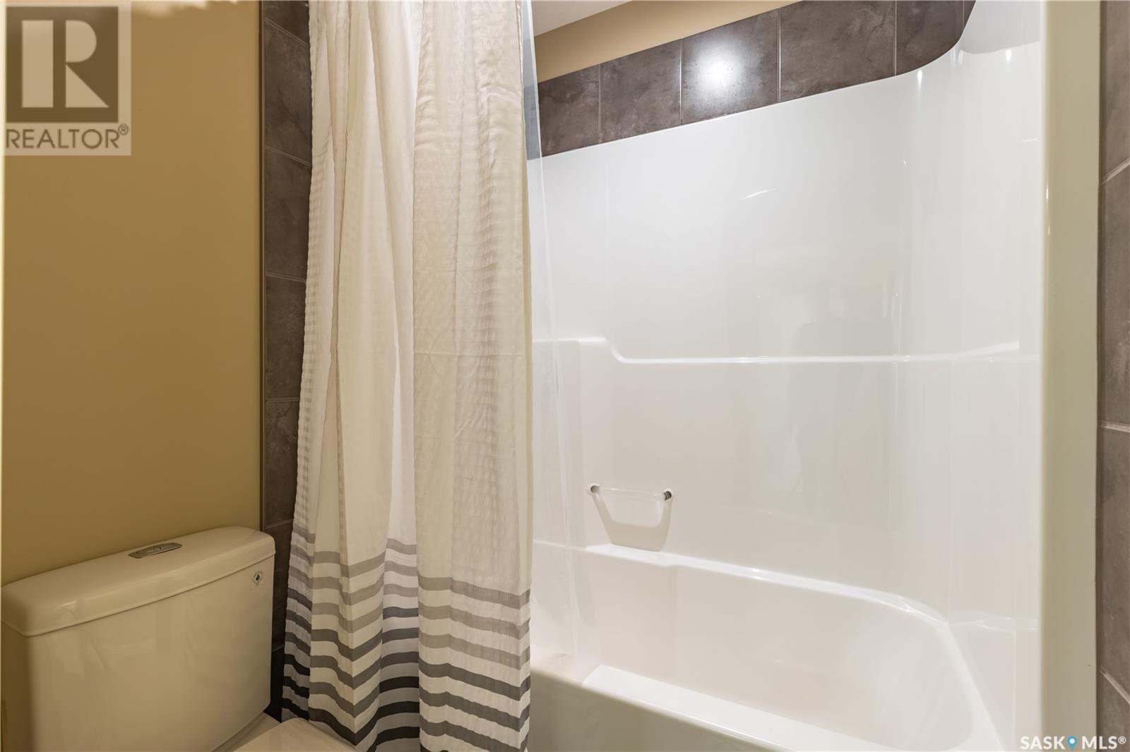 Estates Drive, Elk Ridge, SK - Indoor Photo Showing Bathroom