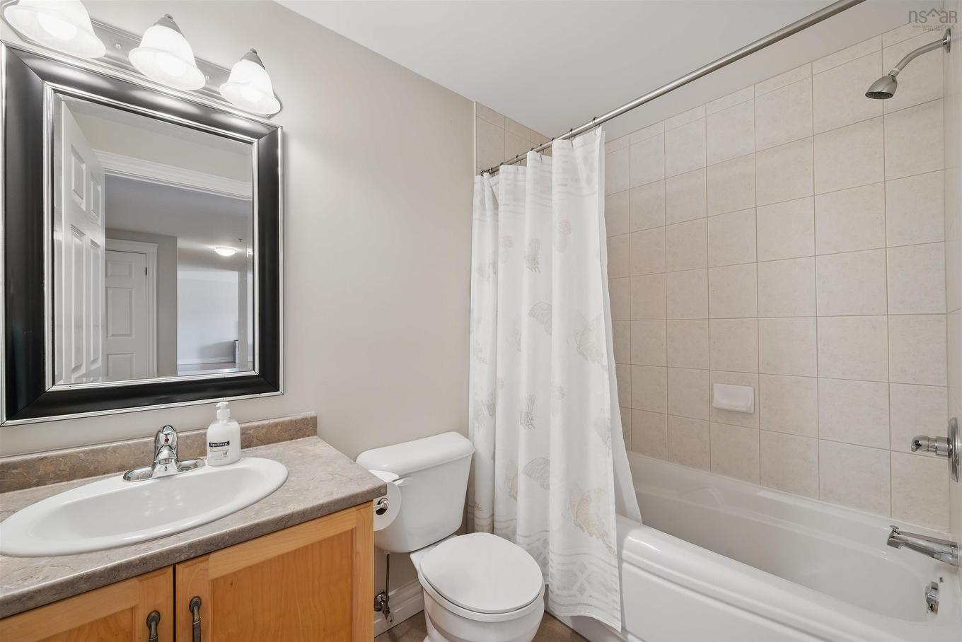 305 476 Main Street, Mahone Bay, NS