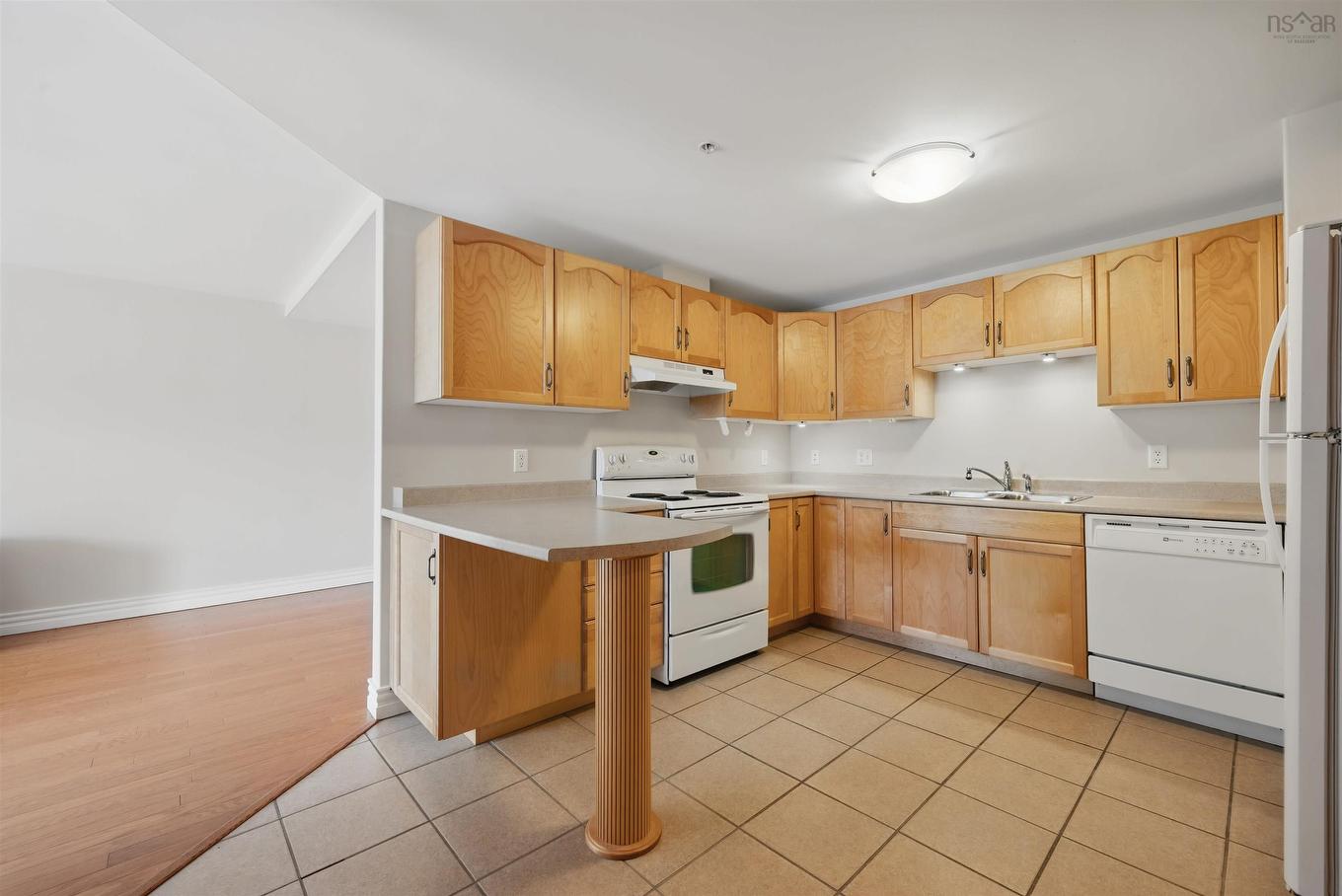 305 476 Main Street, Mahone Bay, NS