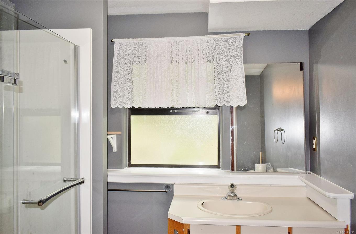 5982 Mayo Rd, Lake Cowichan, BC