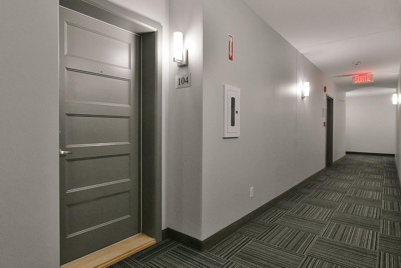 Passageway - 104-14430 Rue Roger-Thomas, Mirabel, QC - Indoor Photo Showing Other Room