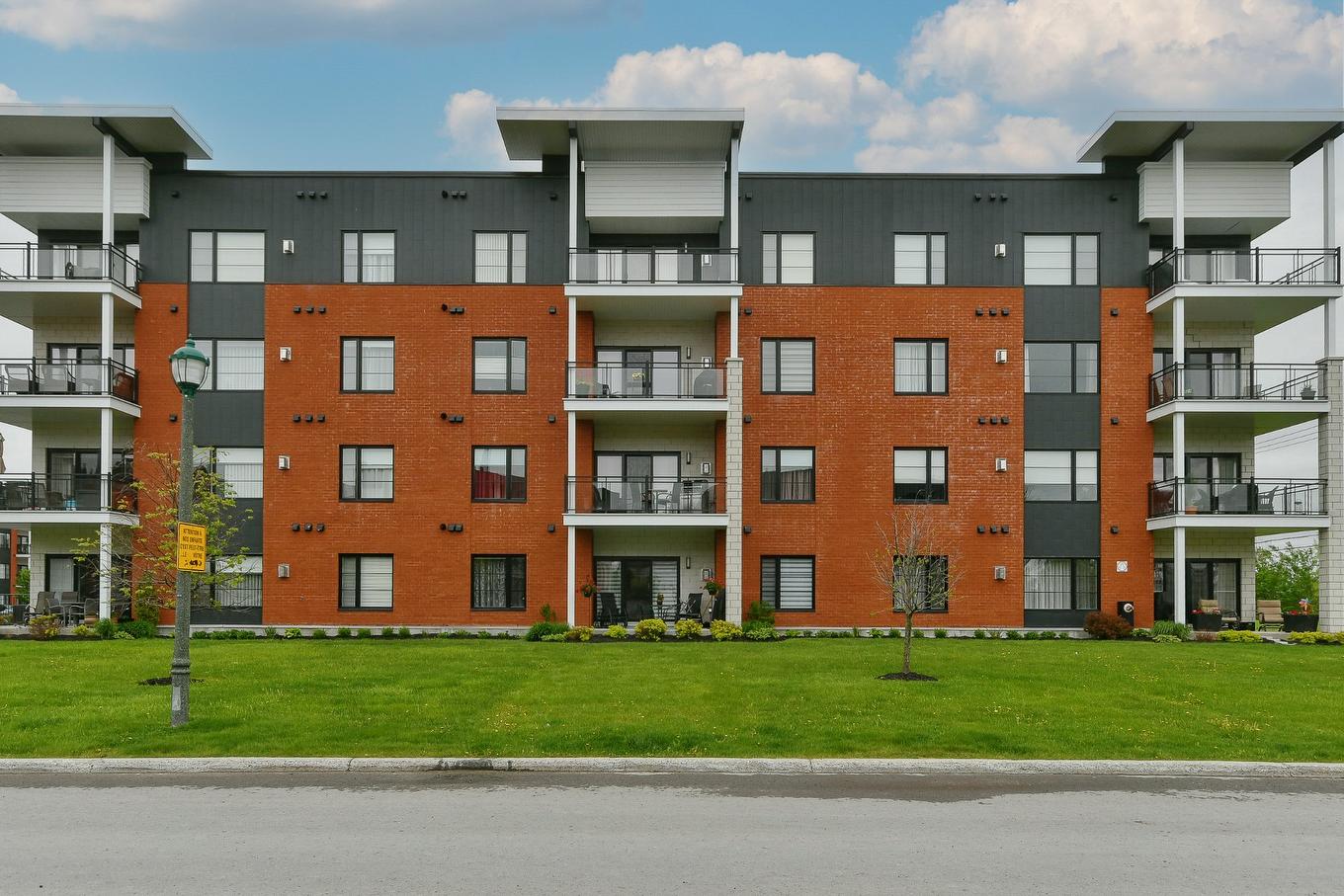 Back facade - 104-14430 Rue Roger-Thomas, Mirabel, QC - Outdoor With Facade