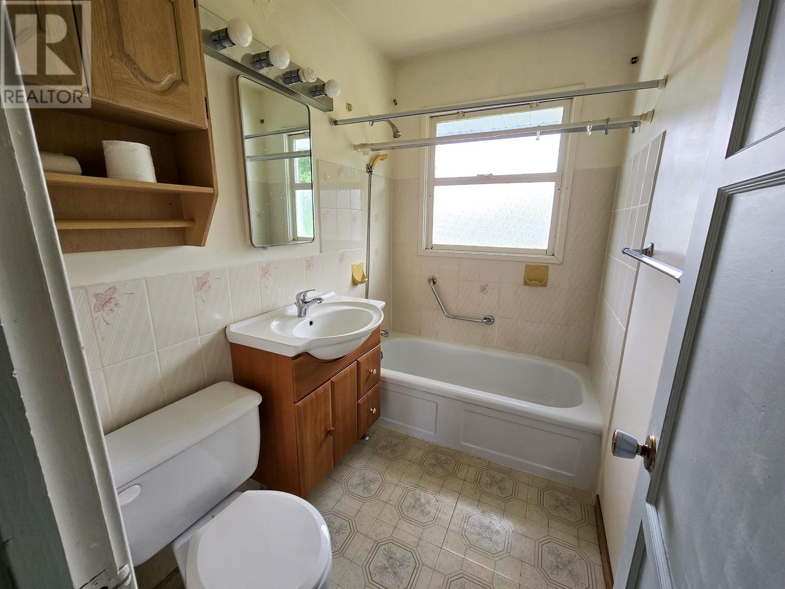 99 Mallard Street, Kitimat, BC - Indoor Photo Showing Bathroom