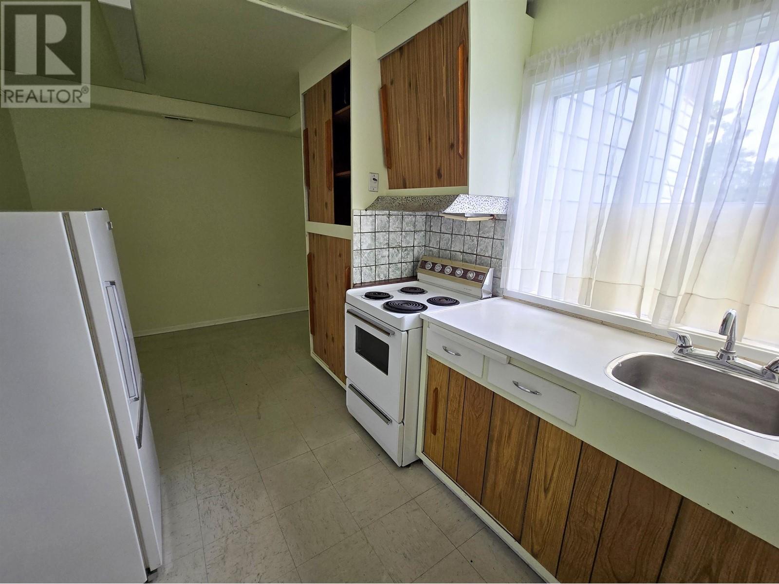 99 Mallard Street, Kitimat, BC - Indoor Photo Showing Kitchen