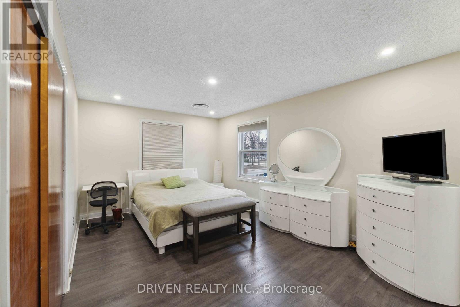 1266 Walkley Road, Ottawa, ON - Indoor Photo Showing Bedroom