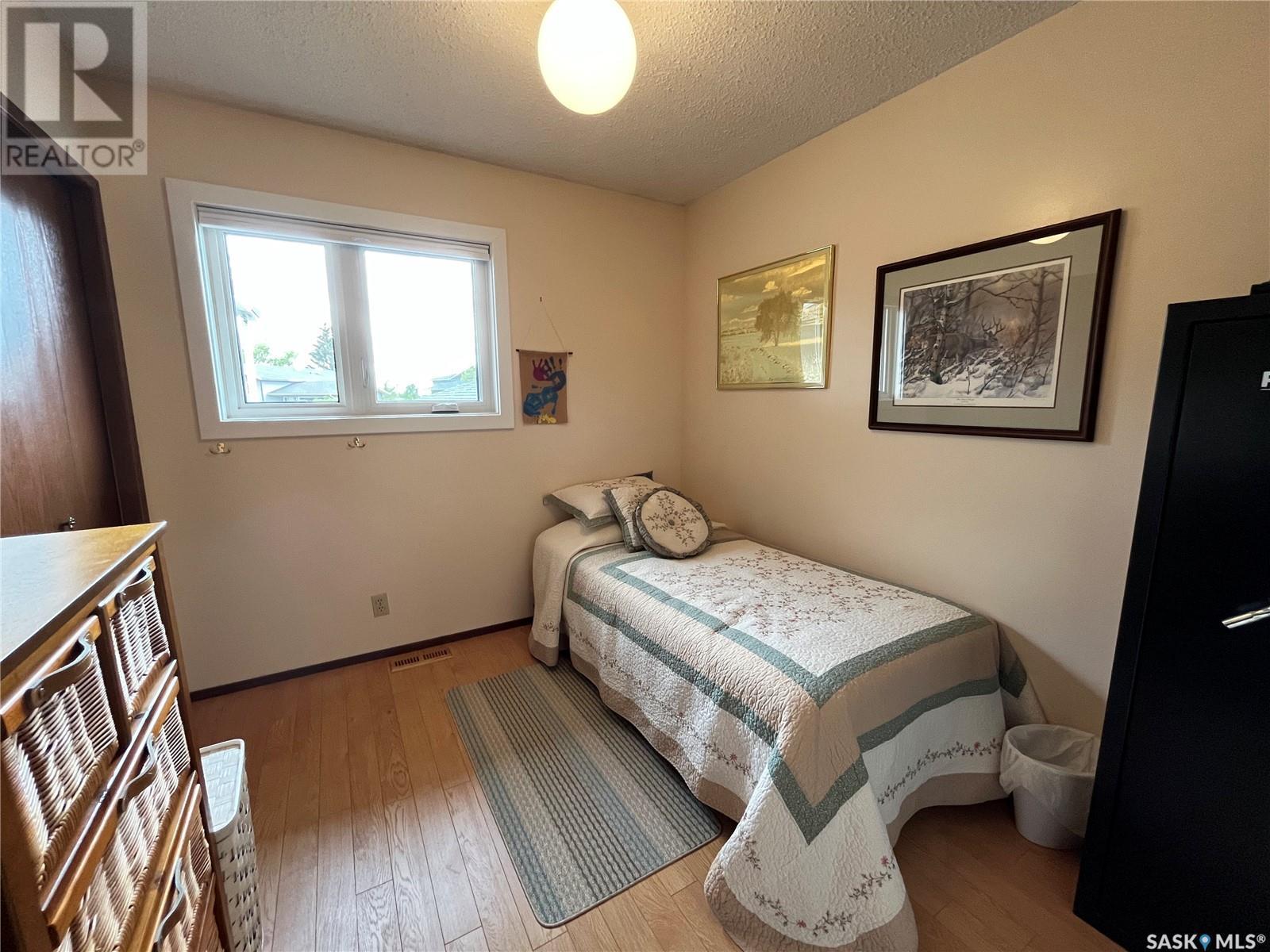 12 Chinook Place, Maple Creek, SK - Indoor Photo Showing Bedroom