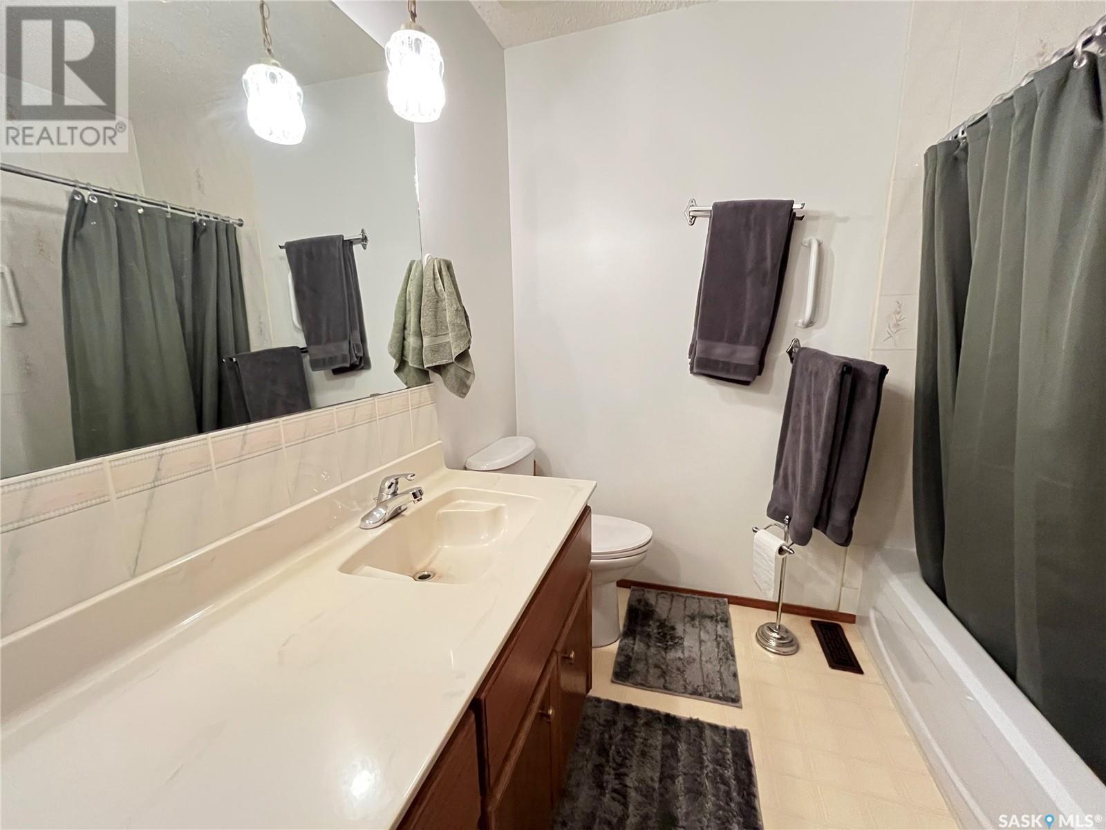 12 Chinook Place, Maple Creek, SK - Indoor Photo Showing Bathroom