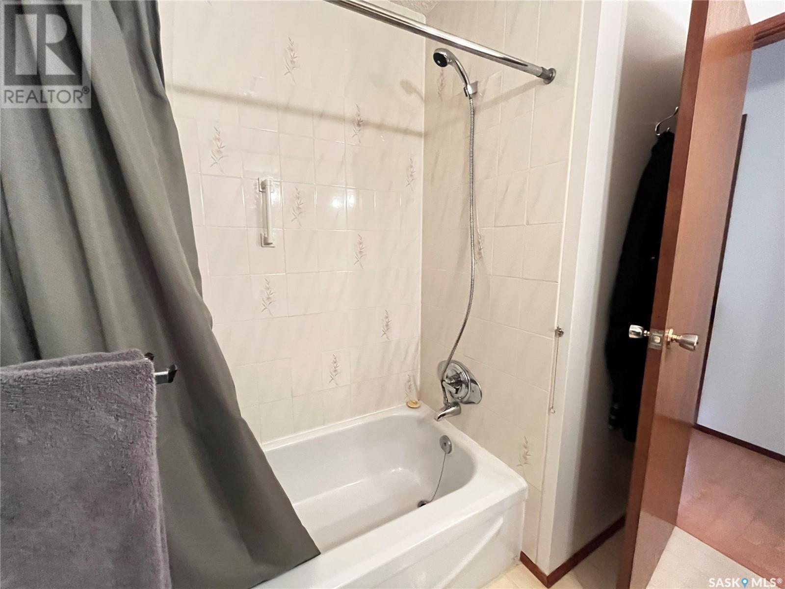 12 Chinook Place, Maple Creek, SK - Indoor Photo Showing Bathroom