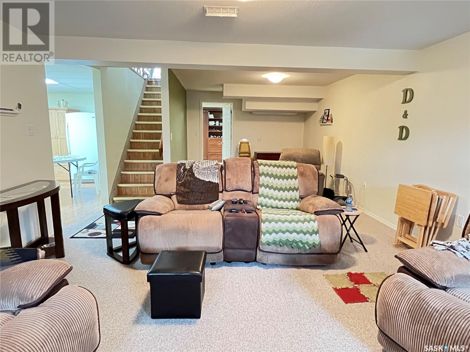 12 Chinook Place, Maple Creek, SK - Indoor Photo Showing Living Room