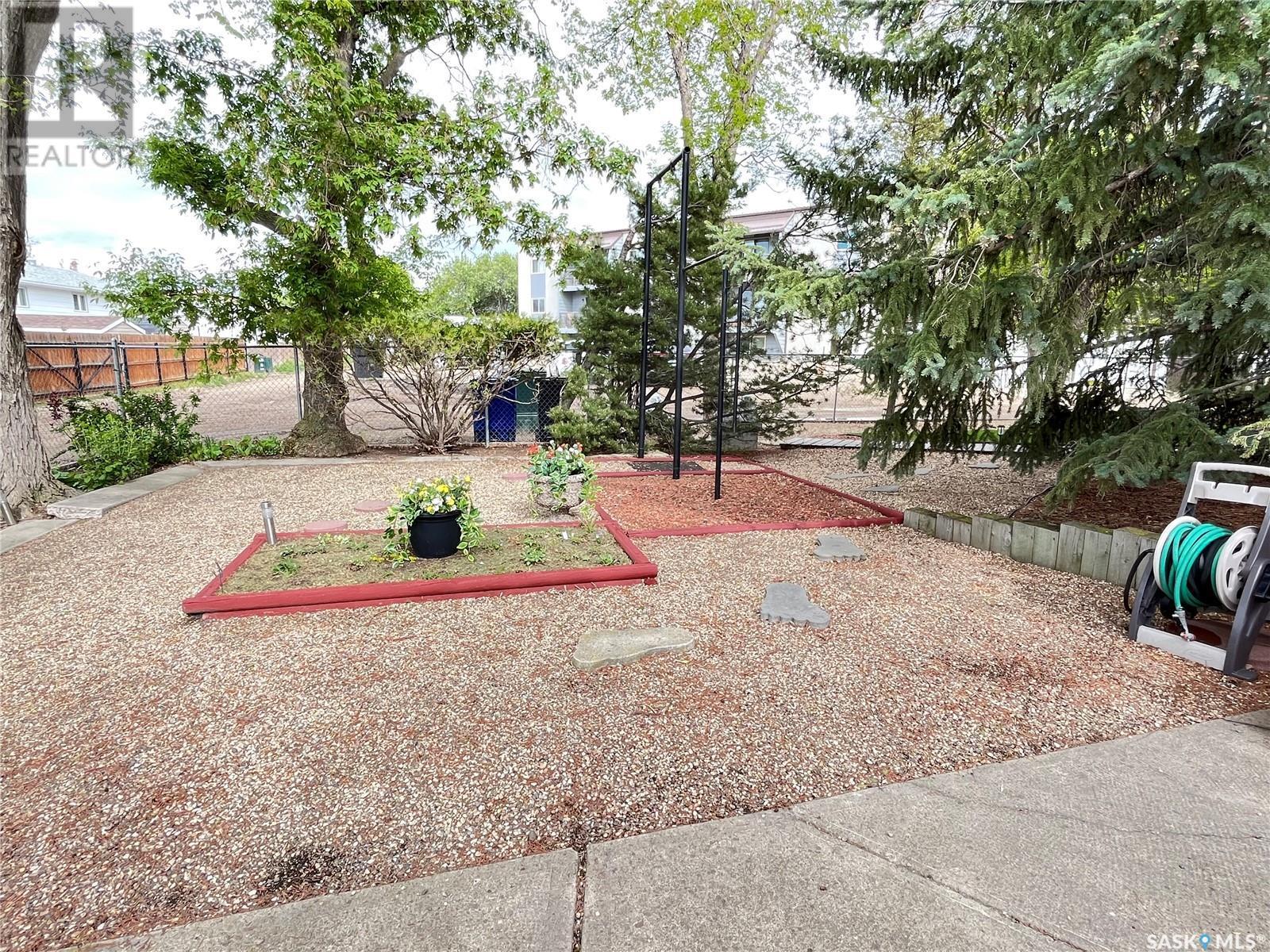 12 Chinook Place, Maple Creek, SK - Outdoor