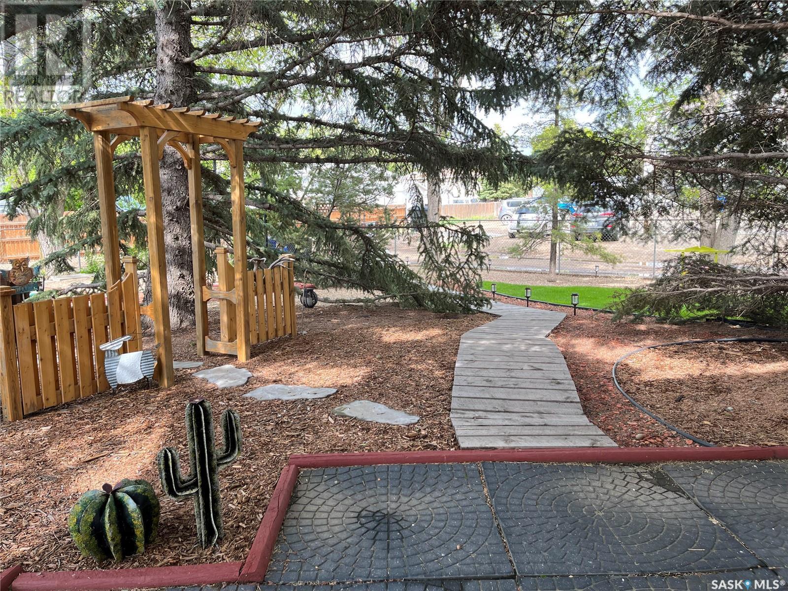 12 Chinook Place, Maple Creek, SK - Outdoor