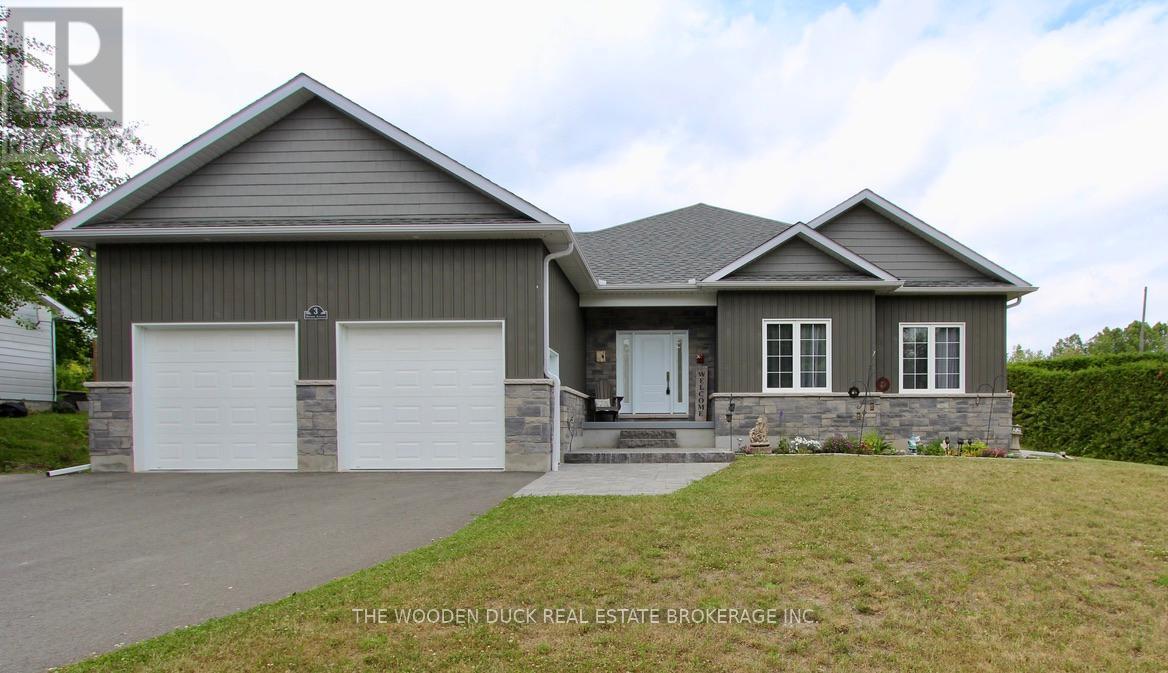 3 Mclean Avenue, Havelock-Belmont-Methuen (Havelock), ON - Outdoor With Facade