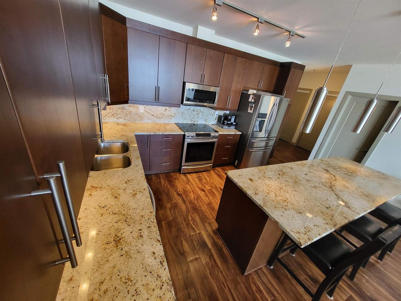 2101-2260 Sleeping Giant Parkway, Thunder Bay, ON - Indoor Photo Showing Kitchen With Double Sink