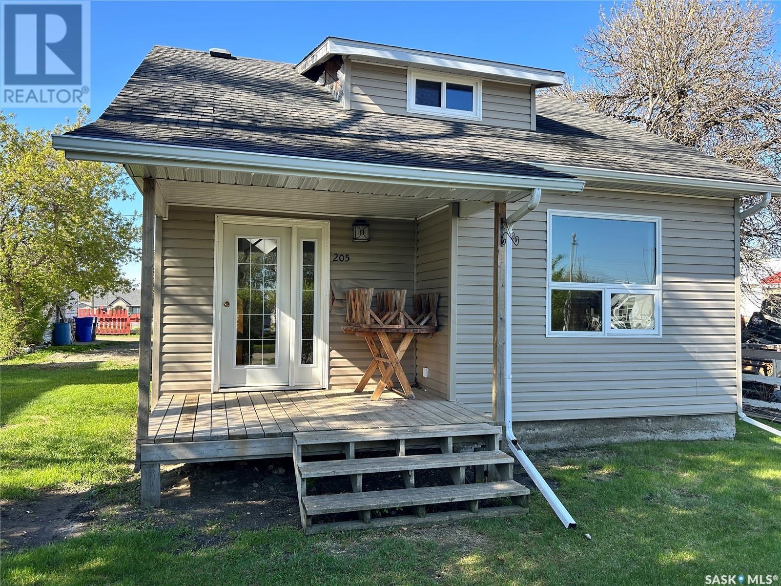 205 Carl Avenue E, Langenburg, SK - Outdoor With Deck Patio Veranda