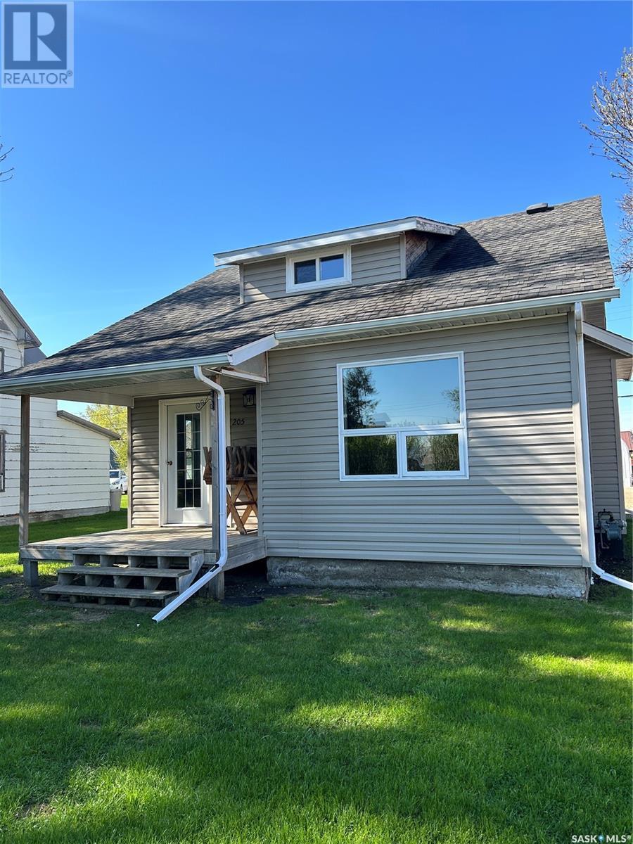205 Carl Avenue E, Langenburg, SK - Outdoor