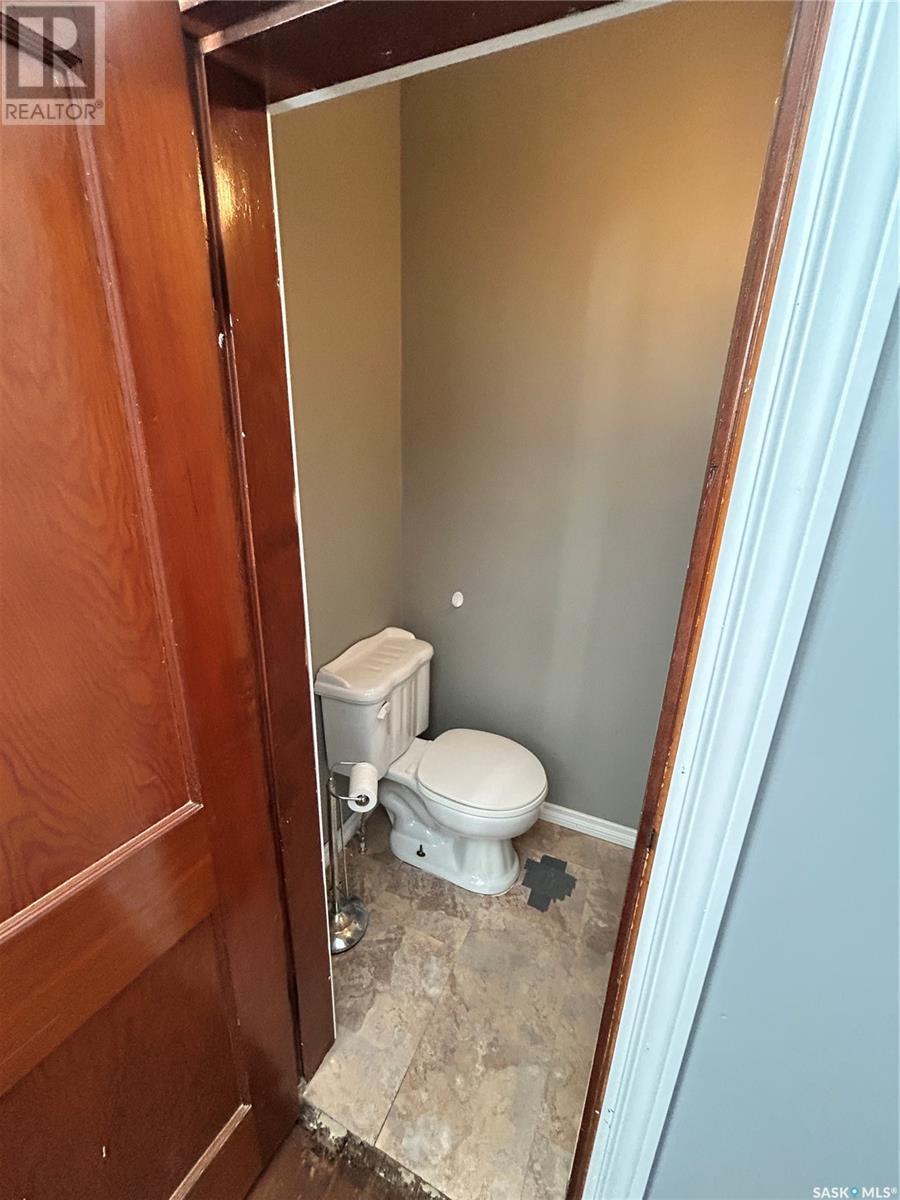 205 Carl Avenue E, Langenburg, SK - Indoor Photo Showing Bathroom