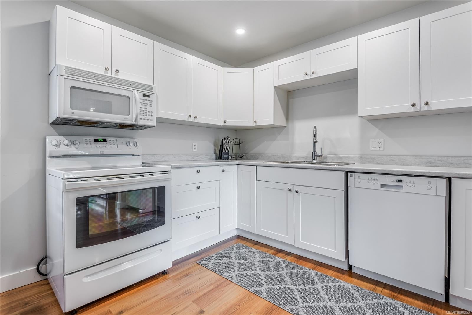 164 Crawford Rd, Campbell River, BC - Indoor Photo Showing Kitchen