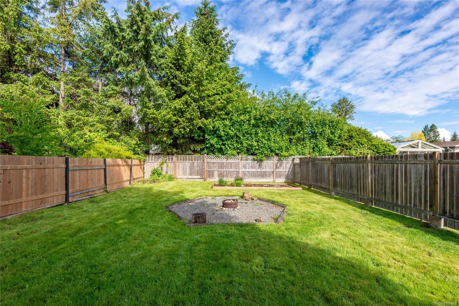 164 Crawford Rd, Campbell River, BC - Outdoor With Backyard