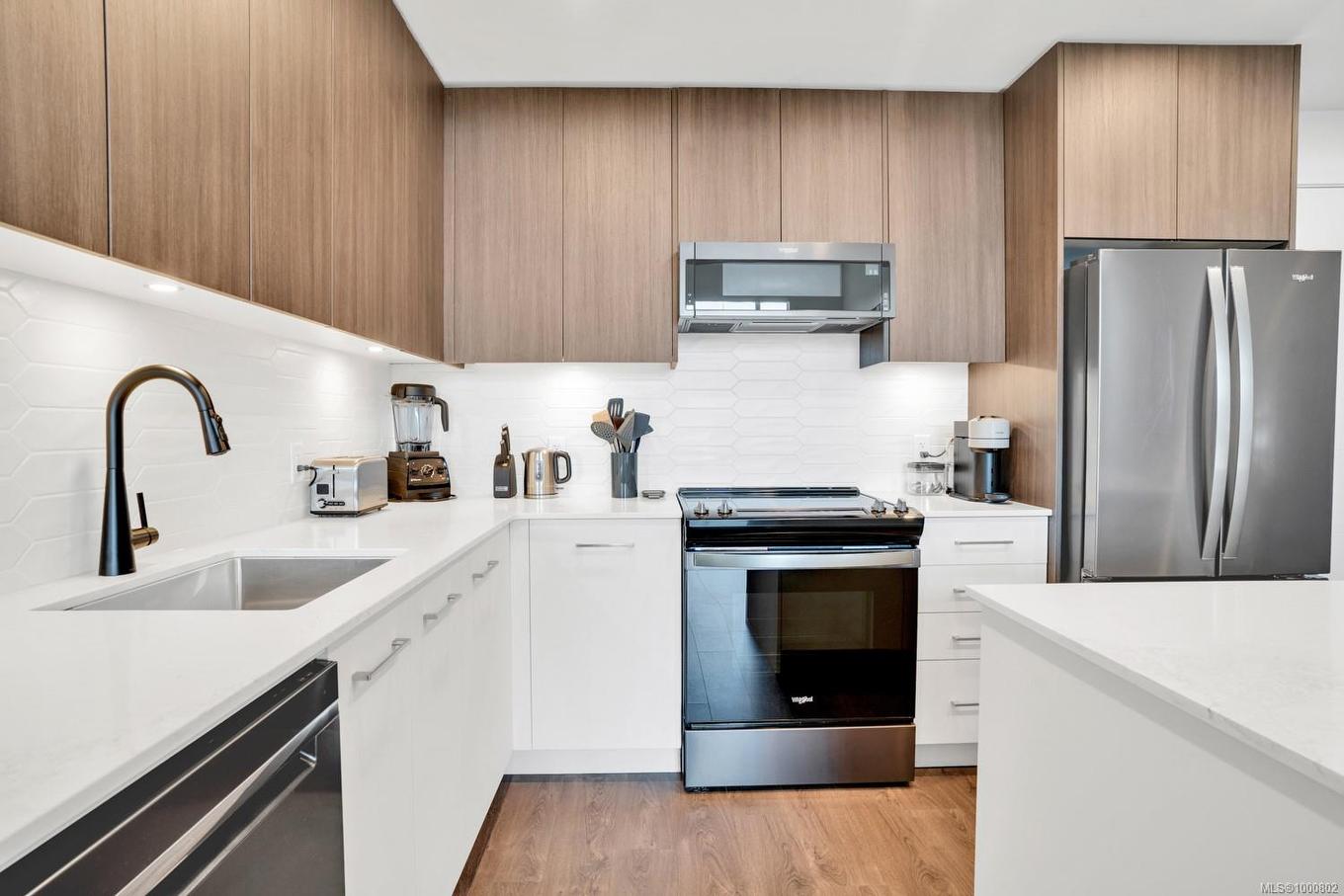 531-920 Reunion Ave, Langford, BC - Indoor Photo Showing Kitchen With Upgraded Kitchen