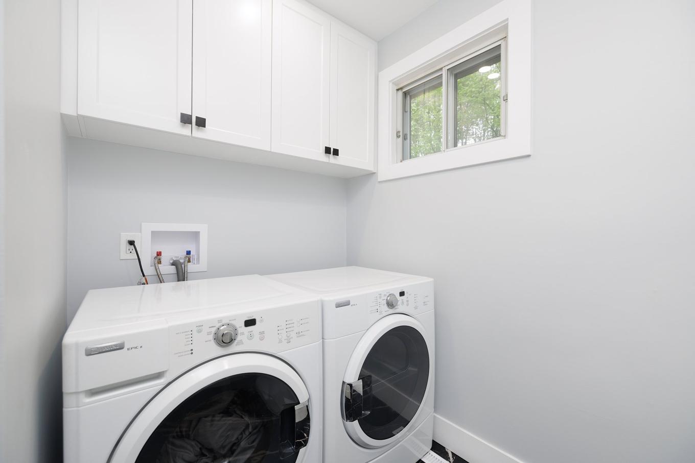 Powder room - 2404 Place Jubilee, Saint-Lazare, QC - Indoor Photo Showing Laundry Room