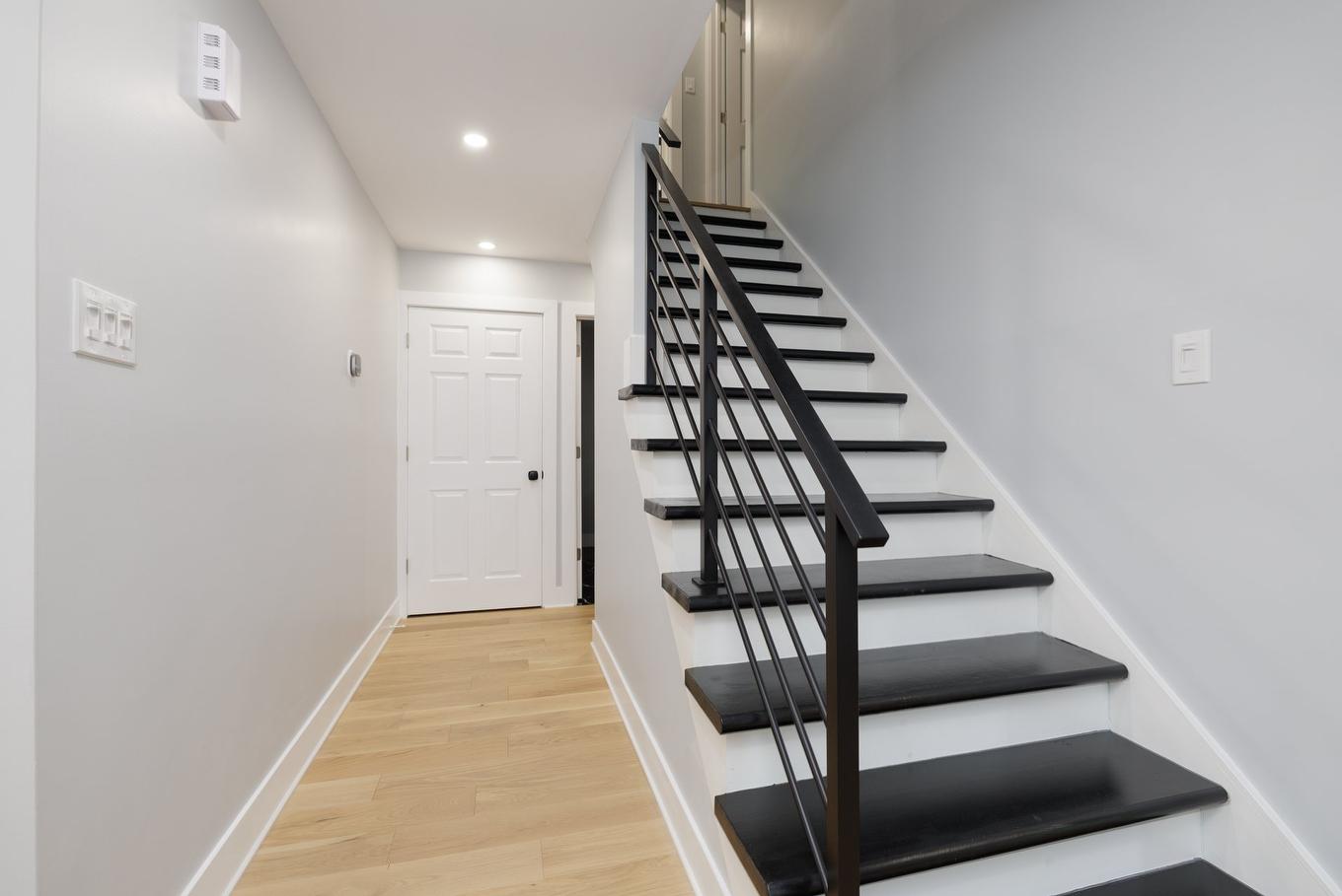 Staircase - 2404 Place Jubilee, Saint-Lazare, QC - Indoor Photo Showing Other Room