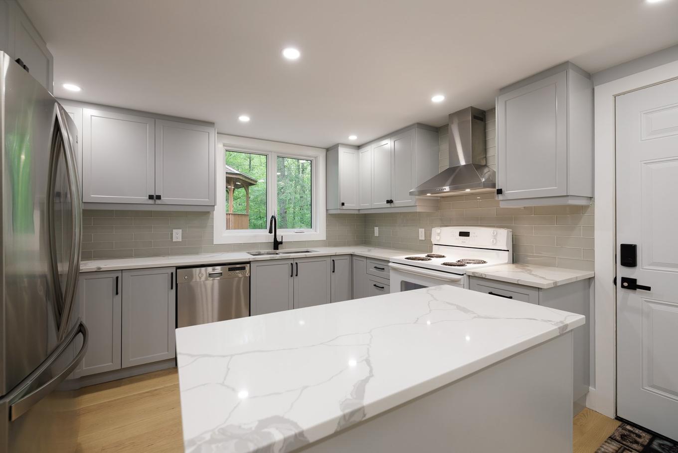 Kitchen - 2404 Place Jubilee, Saint-Lazare, QC - Indoor Photo Showing Kitchen