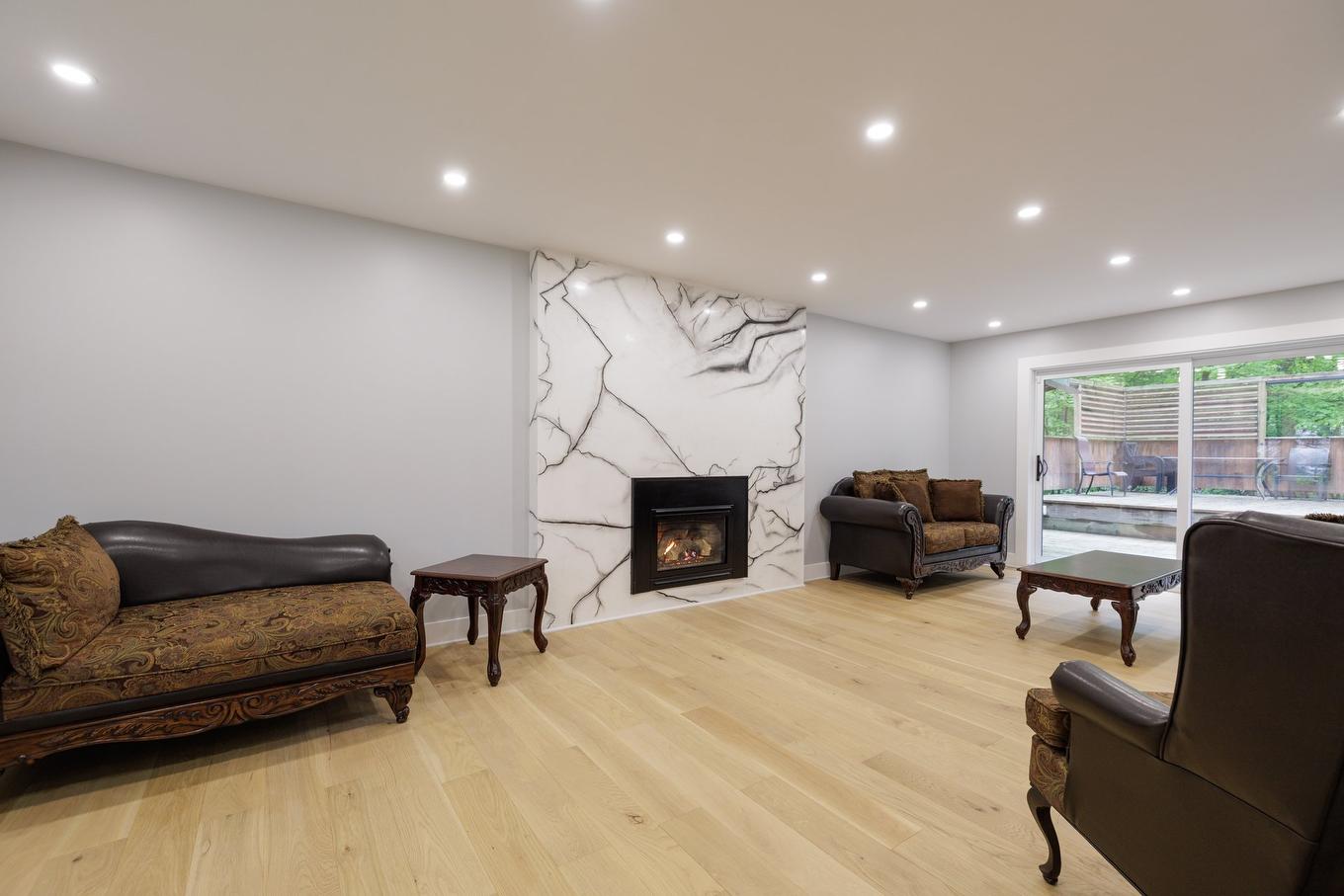 Living room - 2404 Place Jubilee, Saint-Lazare, QC - Indoor With Fireplace