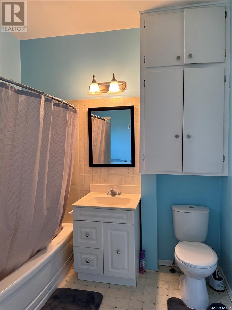 407 1St Street E, Wynyard, SK - Indoor Photo Showing Bathroom