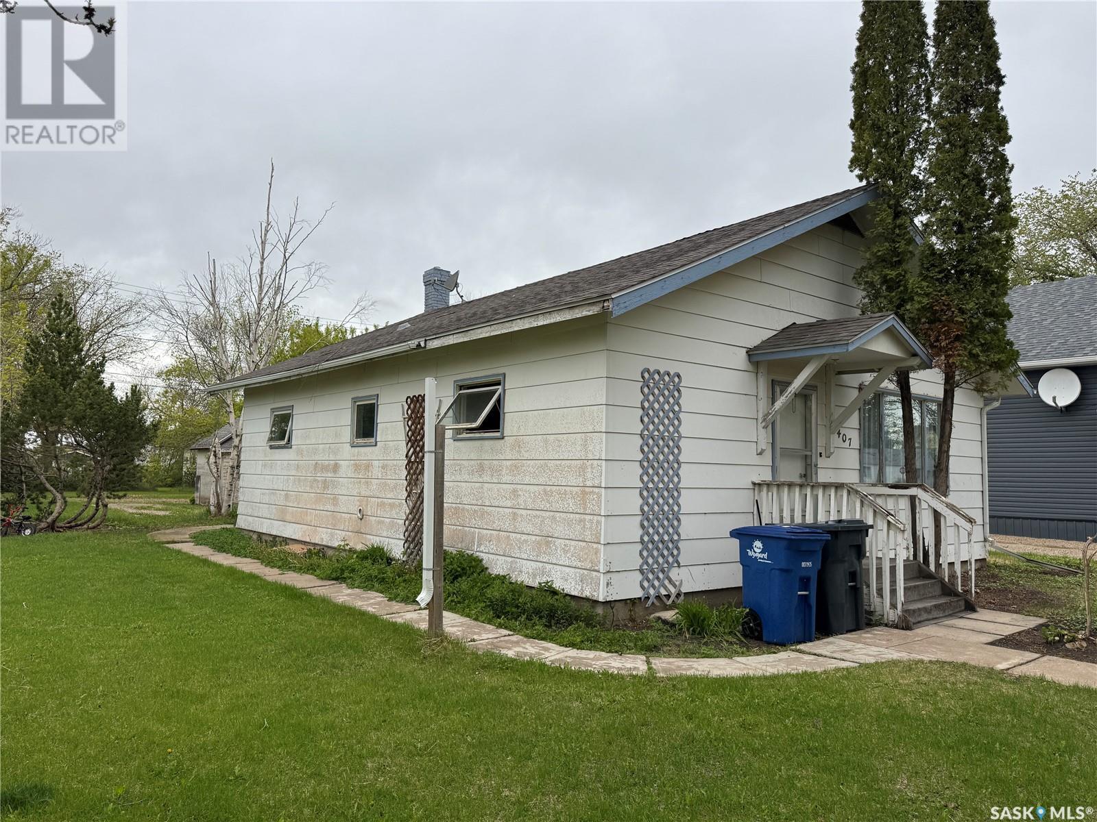 407 1St Street E, Wynyard, SK - Outdoor With Exterior