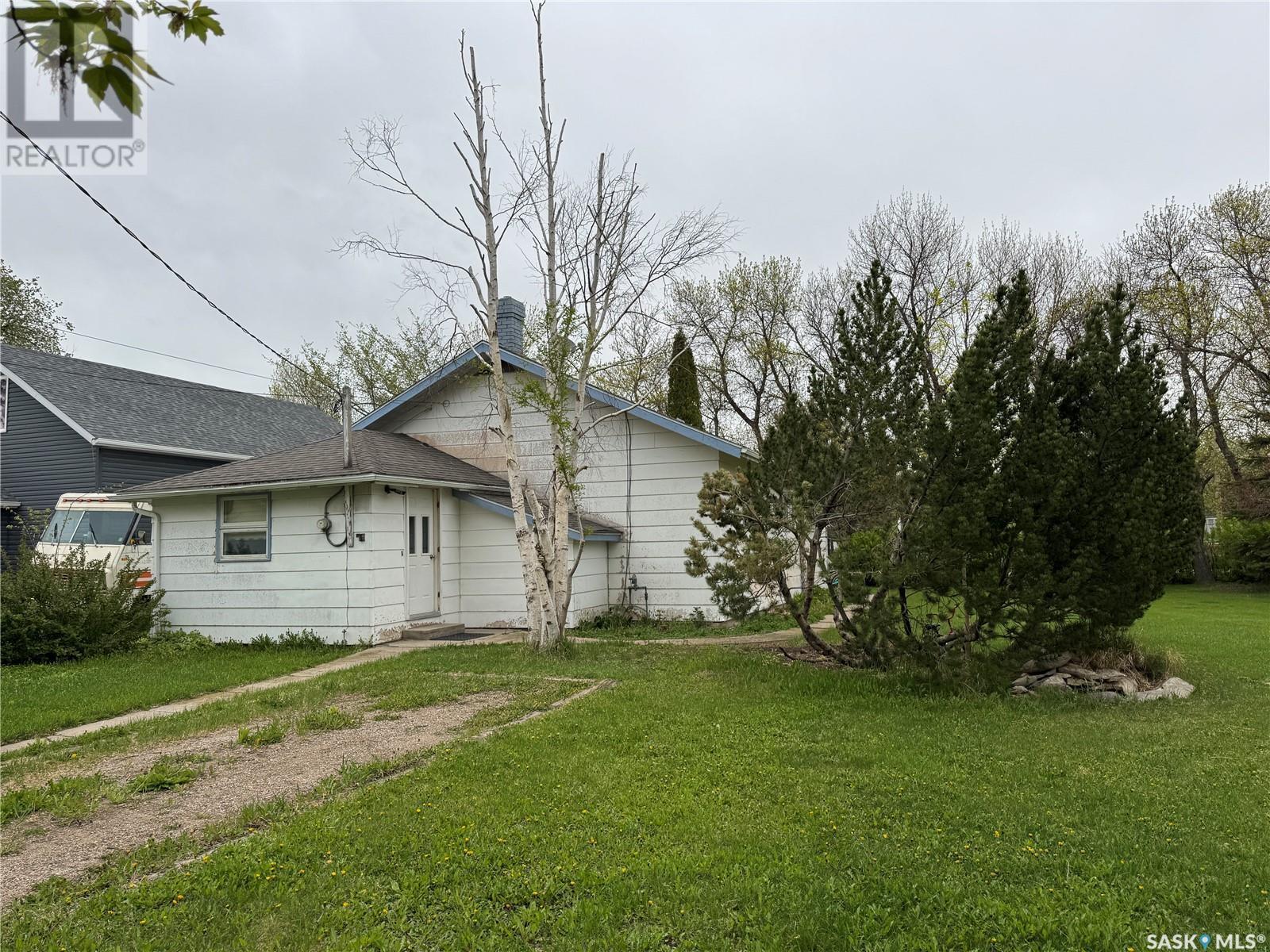 407 1St Street E, Wynyard, SK - Outdoor